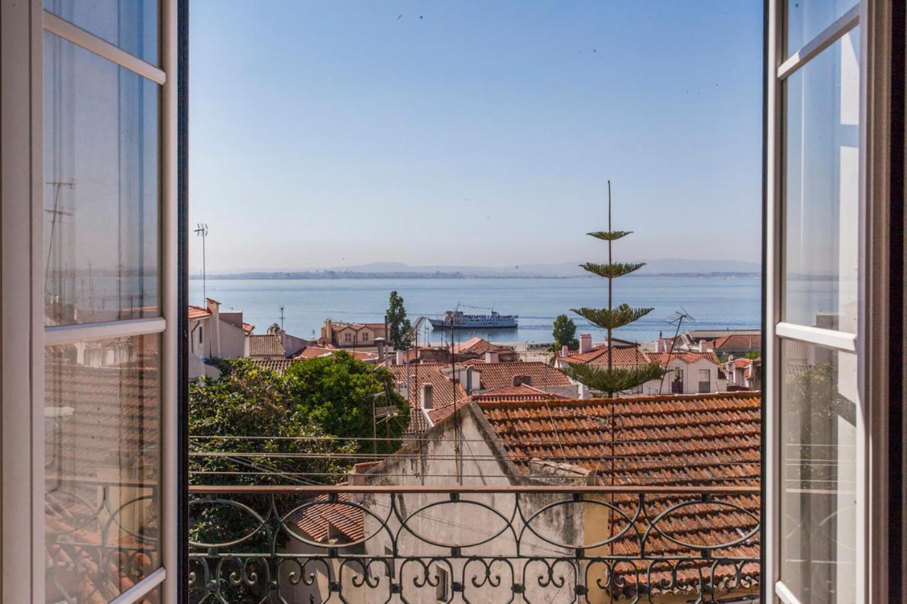 Amazing River View In Historical Lisbon Exterior photo